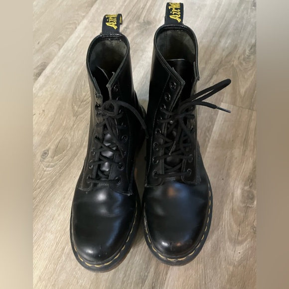 Doc Martens 1460 WOMEN'S SMOOTH LEATHER LACE UP BOOTS Size 9 - Picture 6 of 10